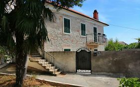 Studio Apartman Adris